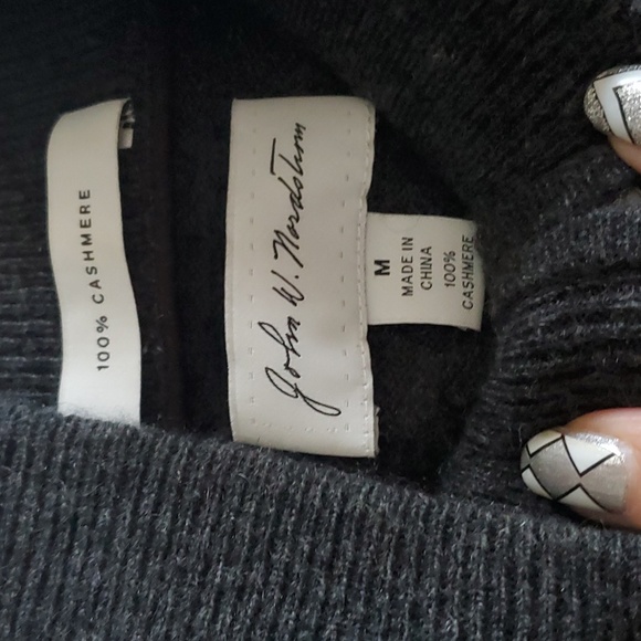 Men's Cashmere Vest. Medium - Picture 4 of 5